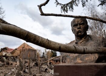 Language is a very, very powerful weapon, moreover, nowadays / Photo by Maks Levin