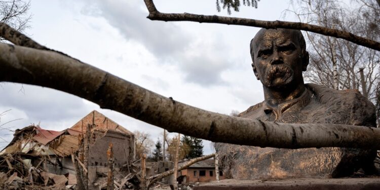 Language is a very, very powerful weapon, moreover, nowadays / Photo by Maks Levin