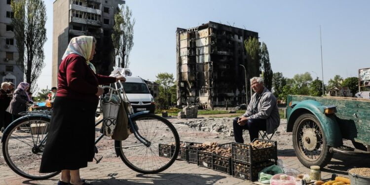 Trading in liberated Borodianka, Kyiv oblast, photo by Nick Tymchenko