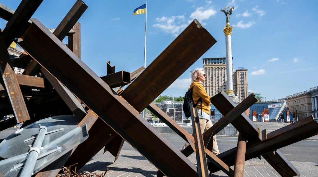 Antitank barricades in Kyiv. Photo: VIACHESLAV RATYNSKYI/REUTERS