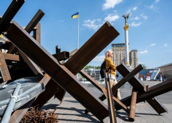 Antitank barricades in Kyiv. Photo: VIACHESLAV RATYNSKYI/REUTERS