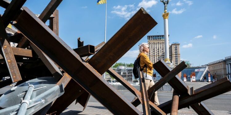 Antitank barricades in Kyiv. Photo: VIACHESLAV RATYNSKYI/REUTERS
