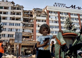 Damage in Mykolaiv after airstrike