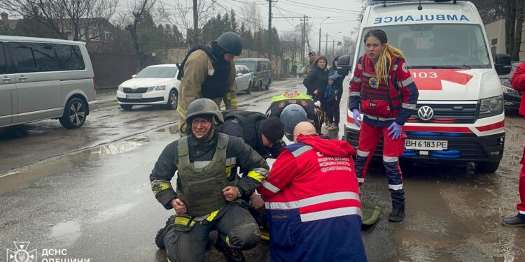 On March 15, around 11:00 a.m., Russian troops carried out a missile attack on the city Odesa. Rescuers of the State Emergency Service of Ukraine immediately arrived on the spot and began extinguishing the fire, clearing out the debris, and searching for the victims. During rescue and search operations, the enemy launched another attack.