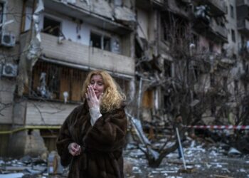 . A woman is crying in front of her house destroyed by a rocket attack. Kyiv, February 25, 2022. Photo credit: AP /Emilio Morenatti