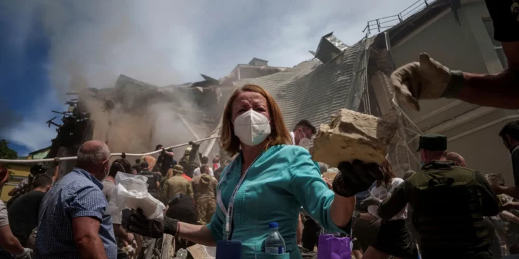 Emergency workers remove rubble and look for survivors at the site of Okhmatdyt children's hospital after it was hit by Russian missiles, in Kyiv, Ukraine, July 8, 2024. © 2024 AP Photo/Evgeniy Maloletka